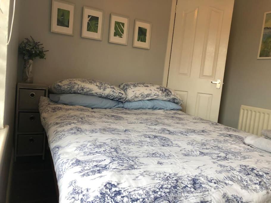 Cosy Two Bed Terraced House 7Min Drive From City Belfast Exterior foto