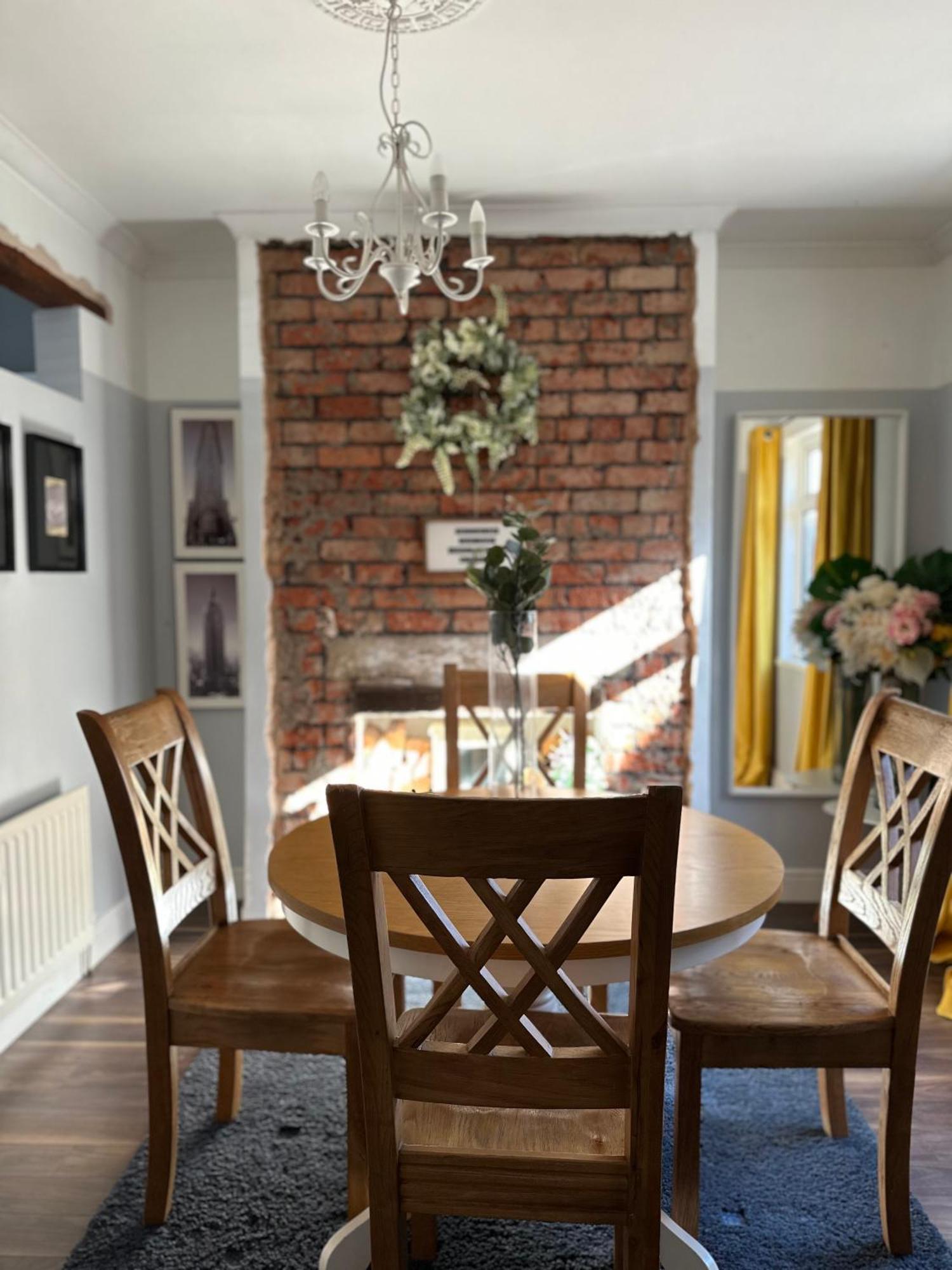 Cosy Two Bed Terraced House 7Min Drive From City Belfast Exterior foto